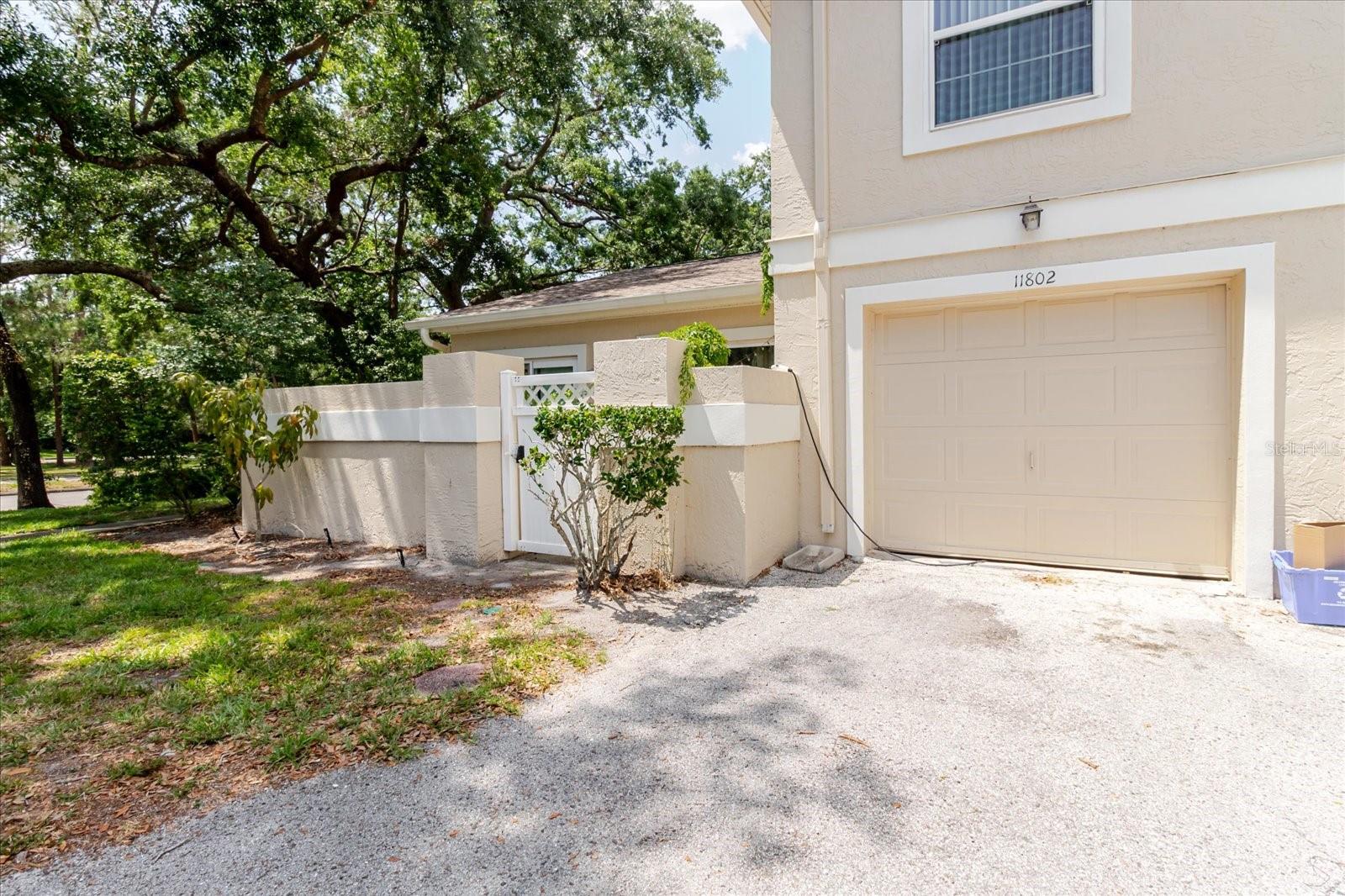 Listing photo id 46 for 11802 Foxrun Lane