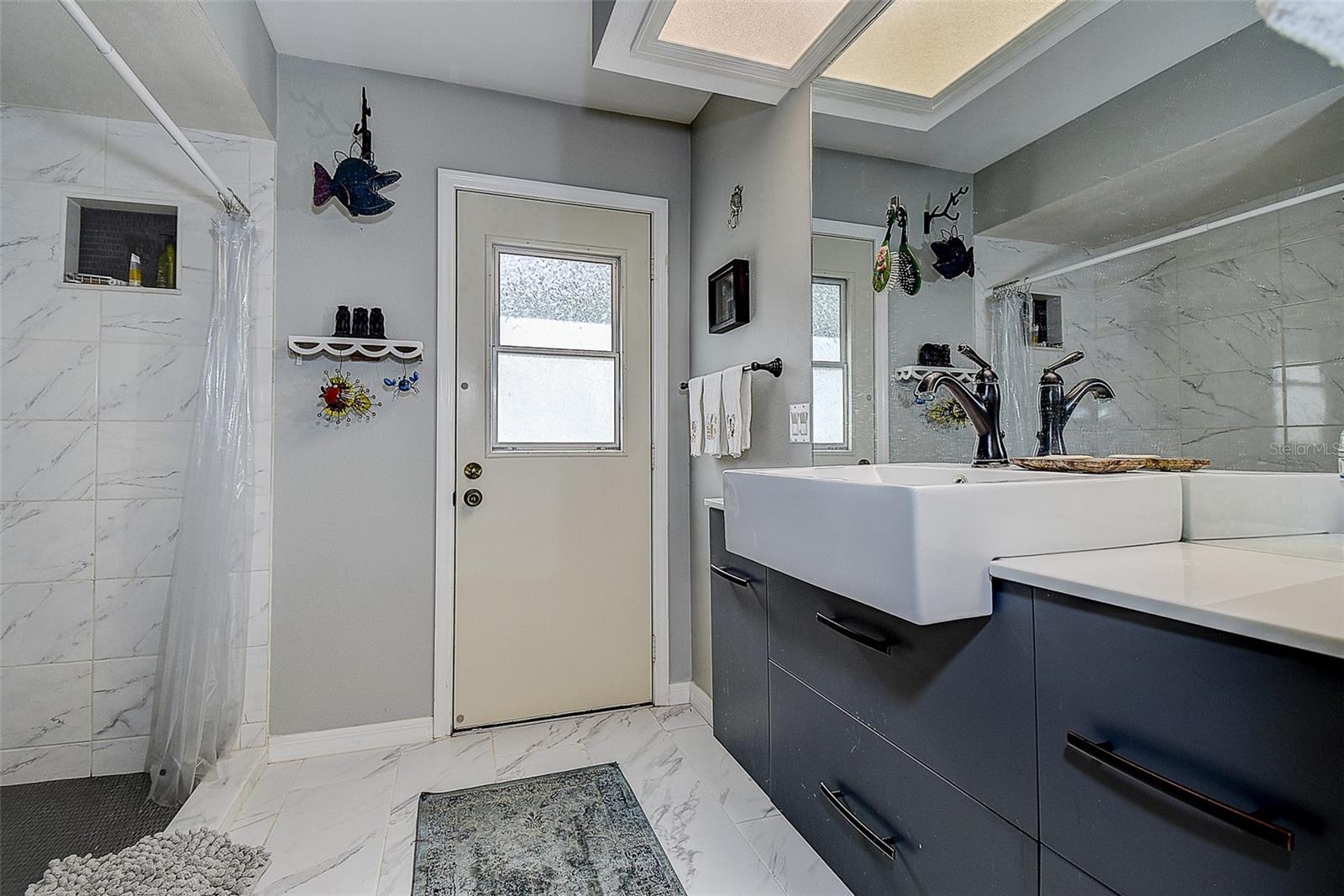 Image 30 of 53 For 17519 Drake Court