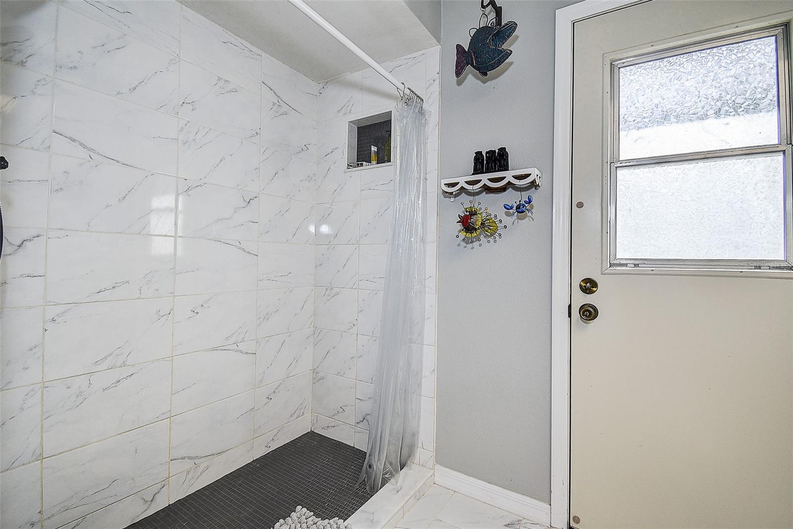 Image 31 of 53 For 17519 Drake Court