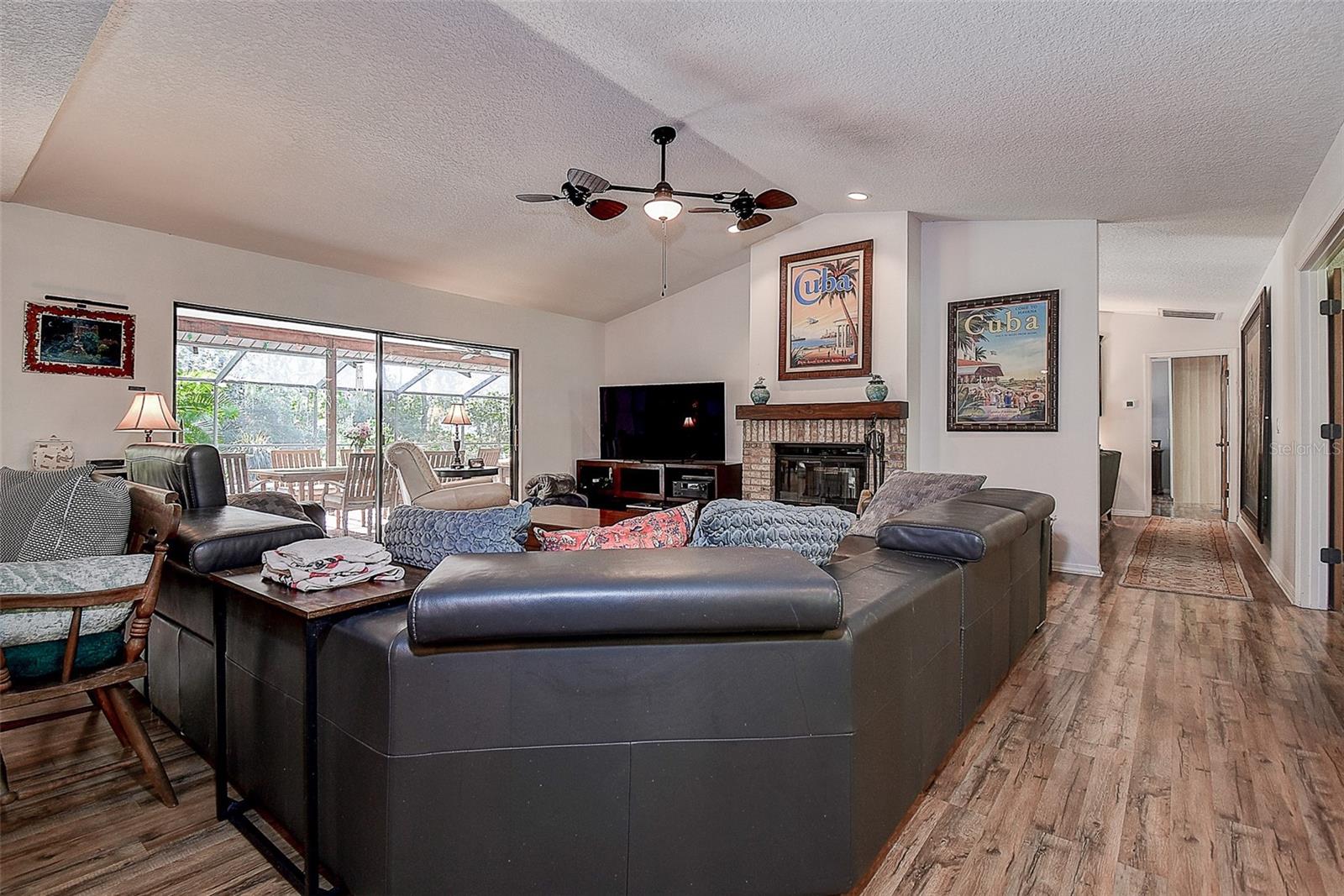 Image 8 of 53 For 17519 Drake Court