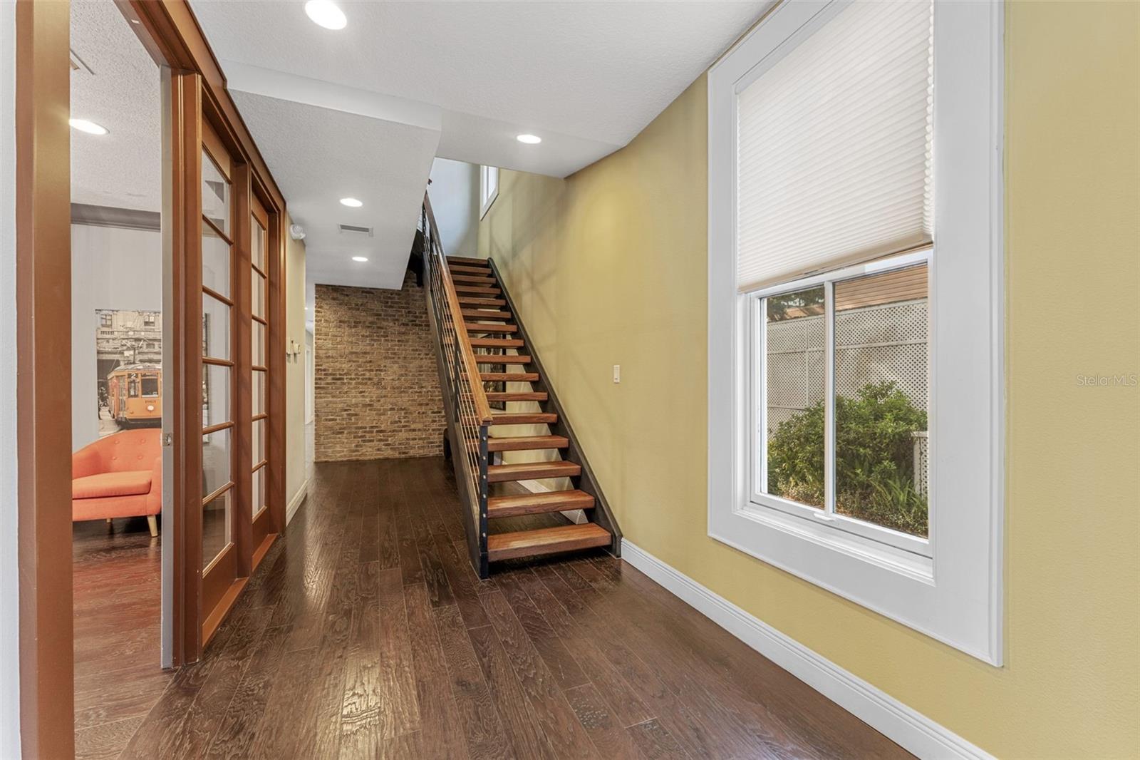 Listing photo id 19 for 337 Plant Avenue