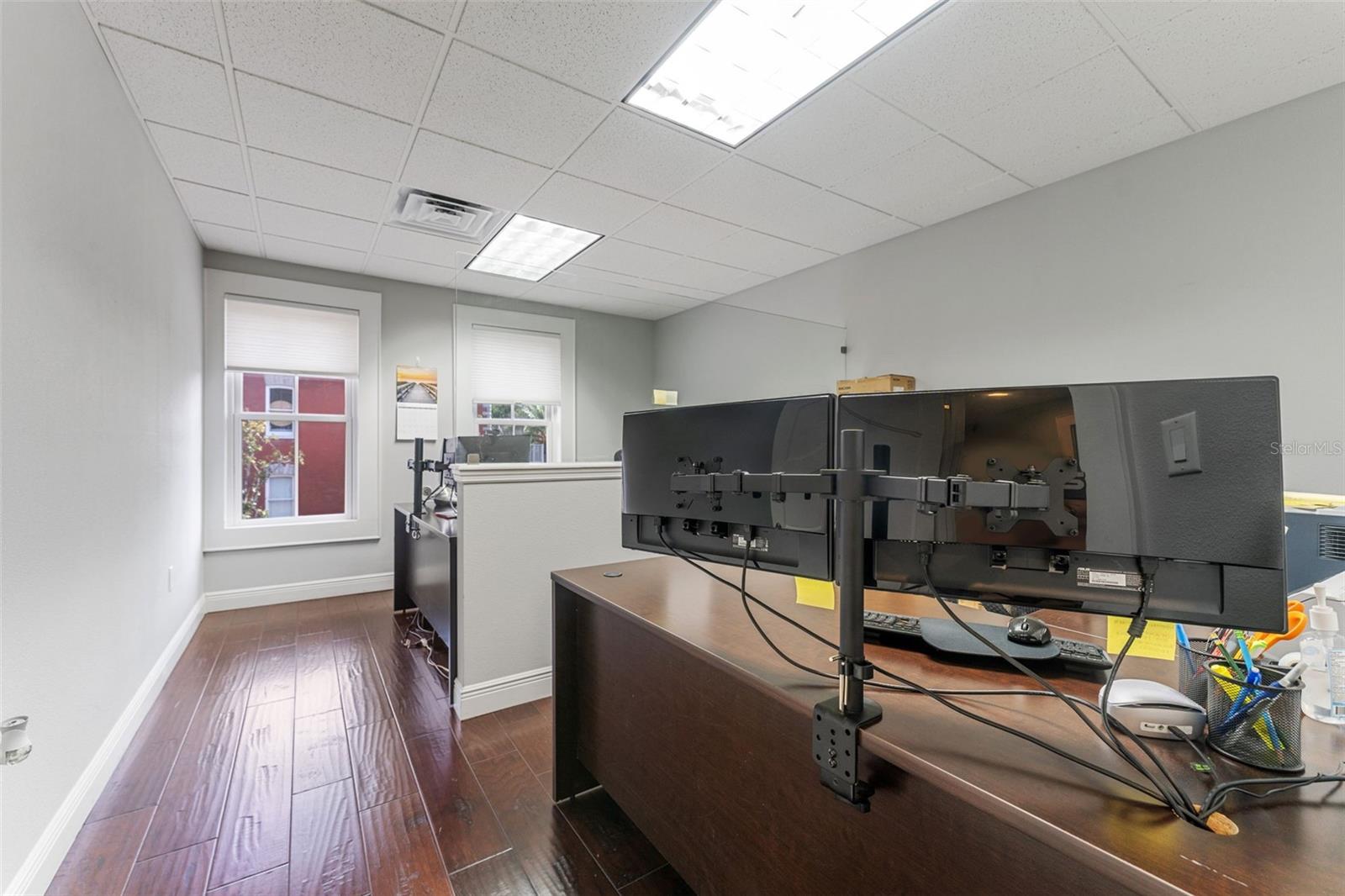 Listing photo id 24 for 337 Plant Avenue
