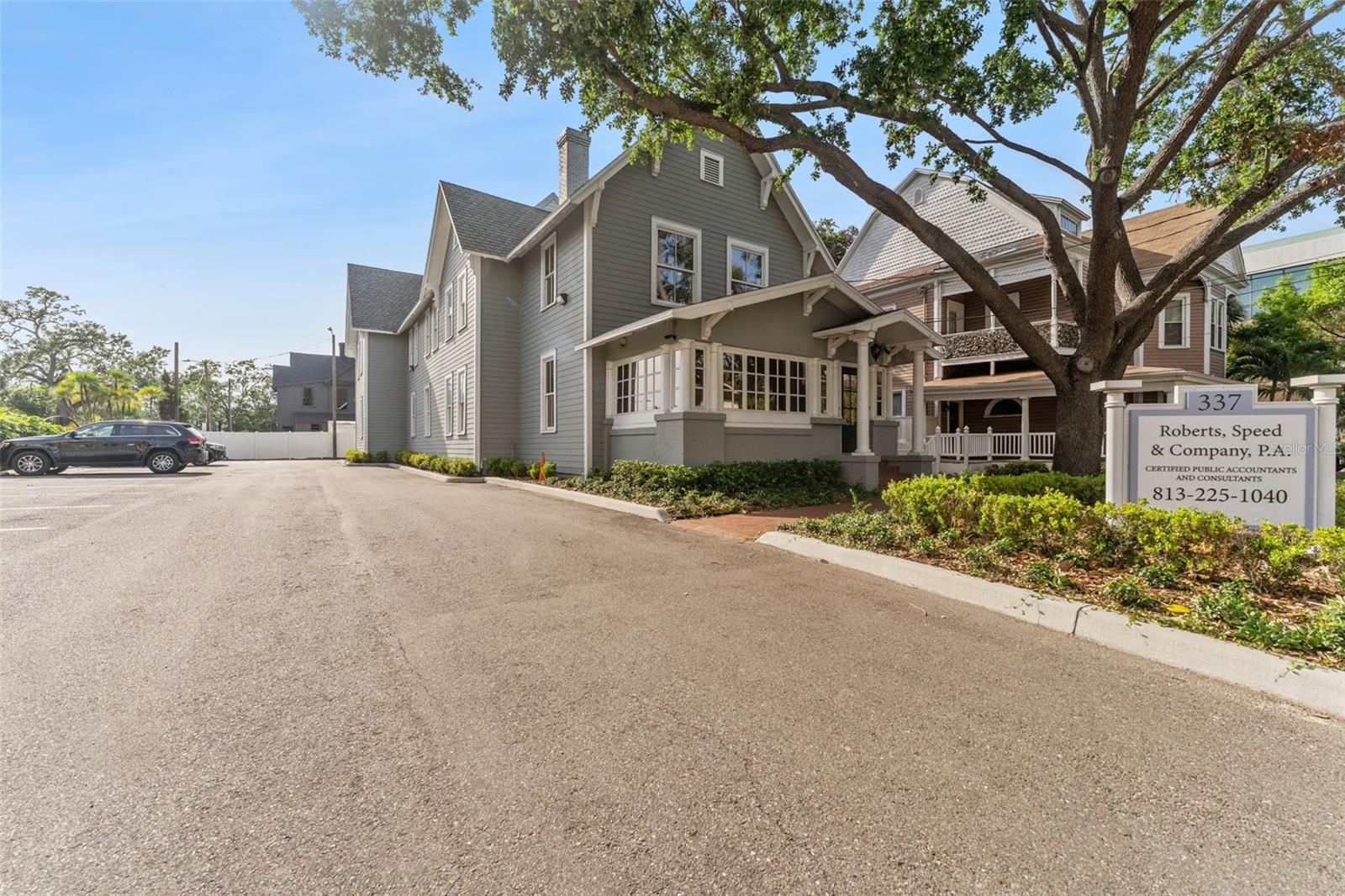 Listing photo id 1 for 337 Plant Avenue