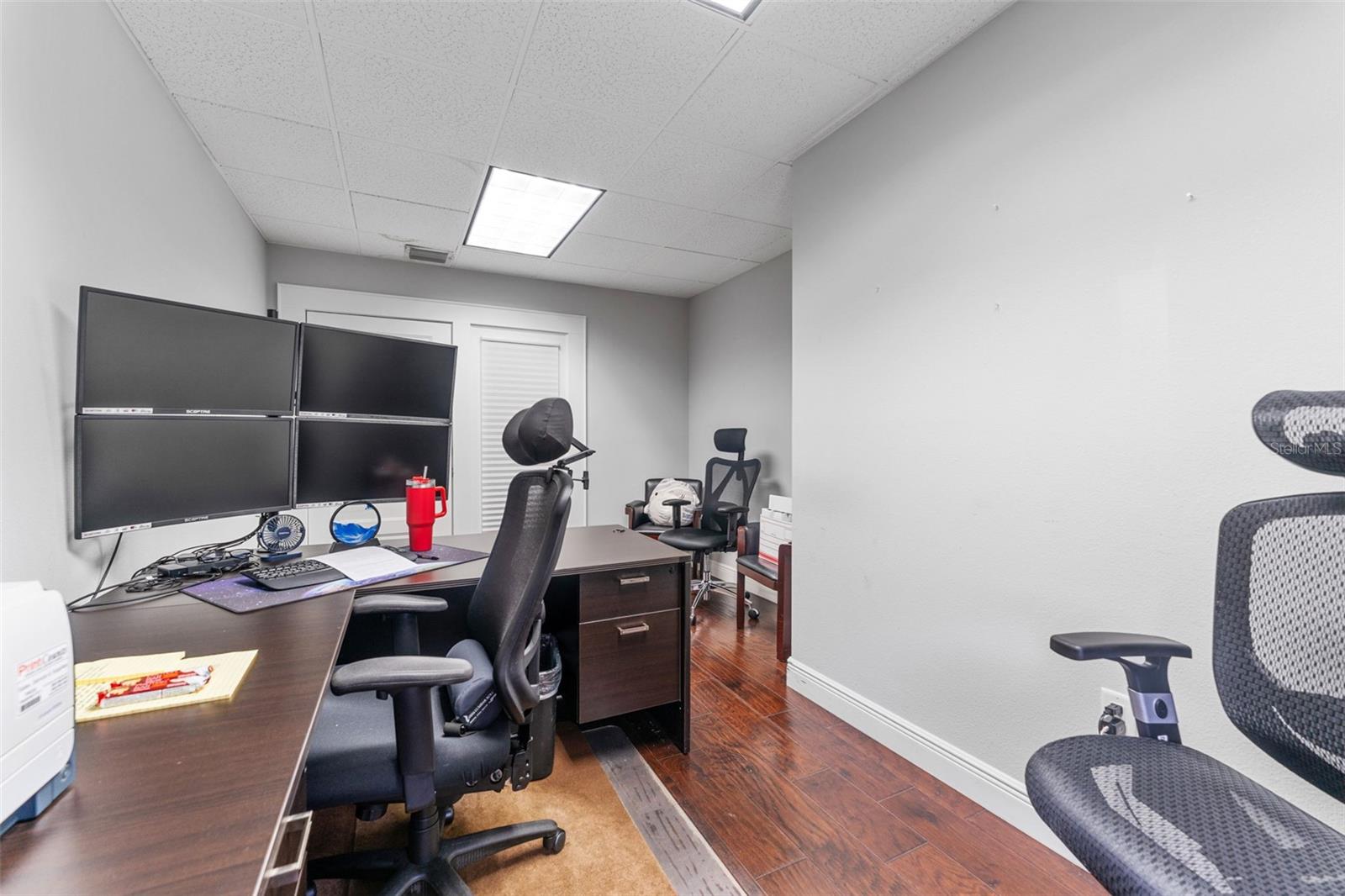 Listing photo id 30 for 337 Plant Avenue