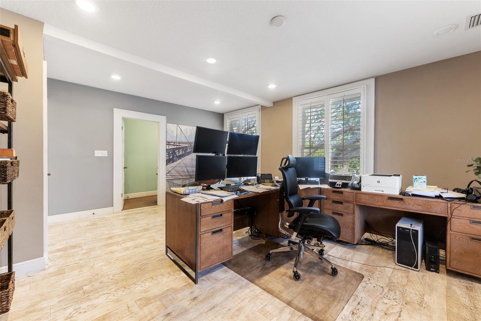 Listing photo id 33 for 337 Plant Avenue