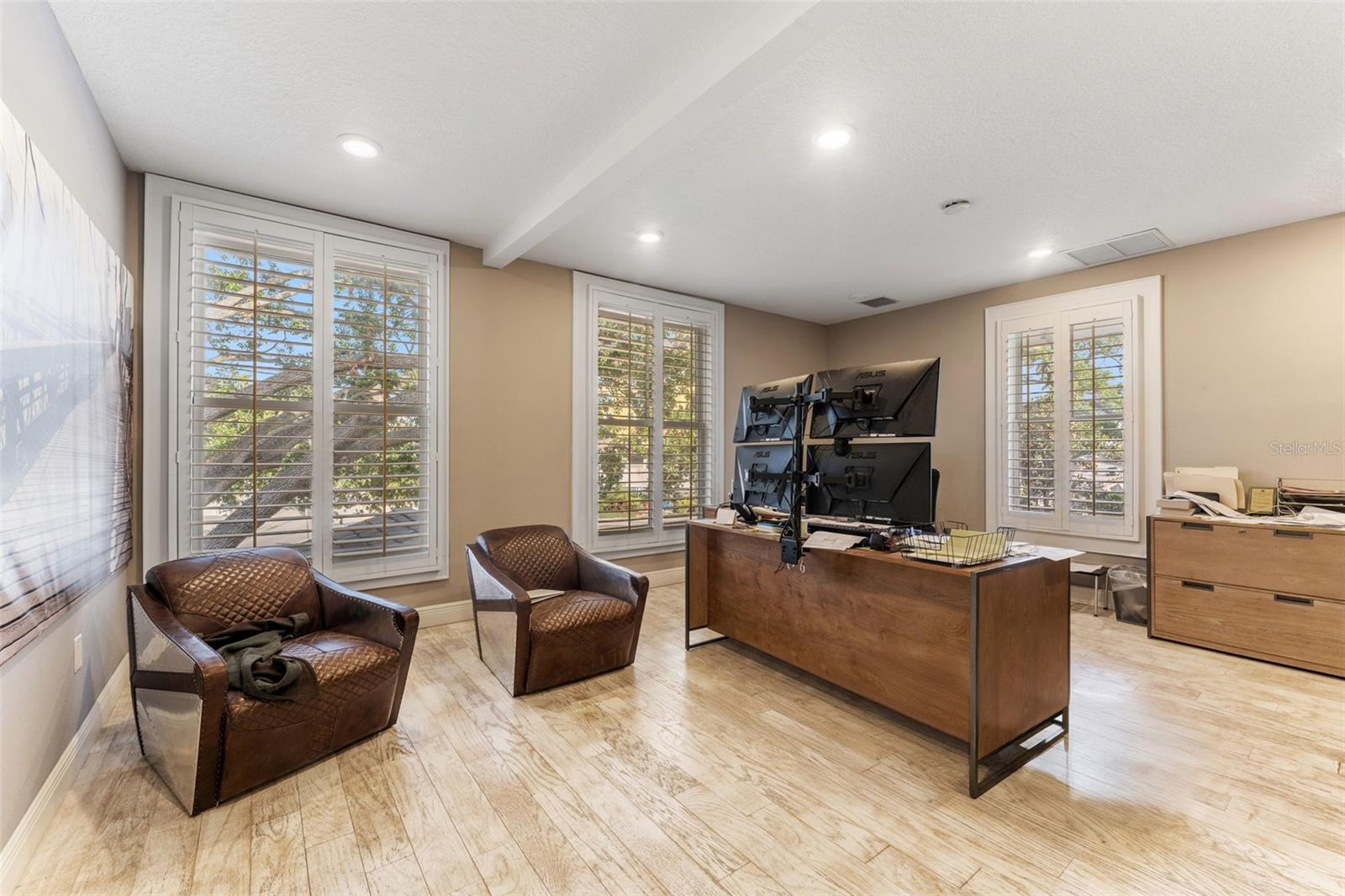 Listing photo id 35 for 337 Plant Avenue