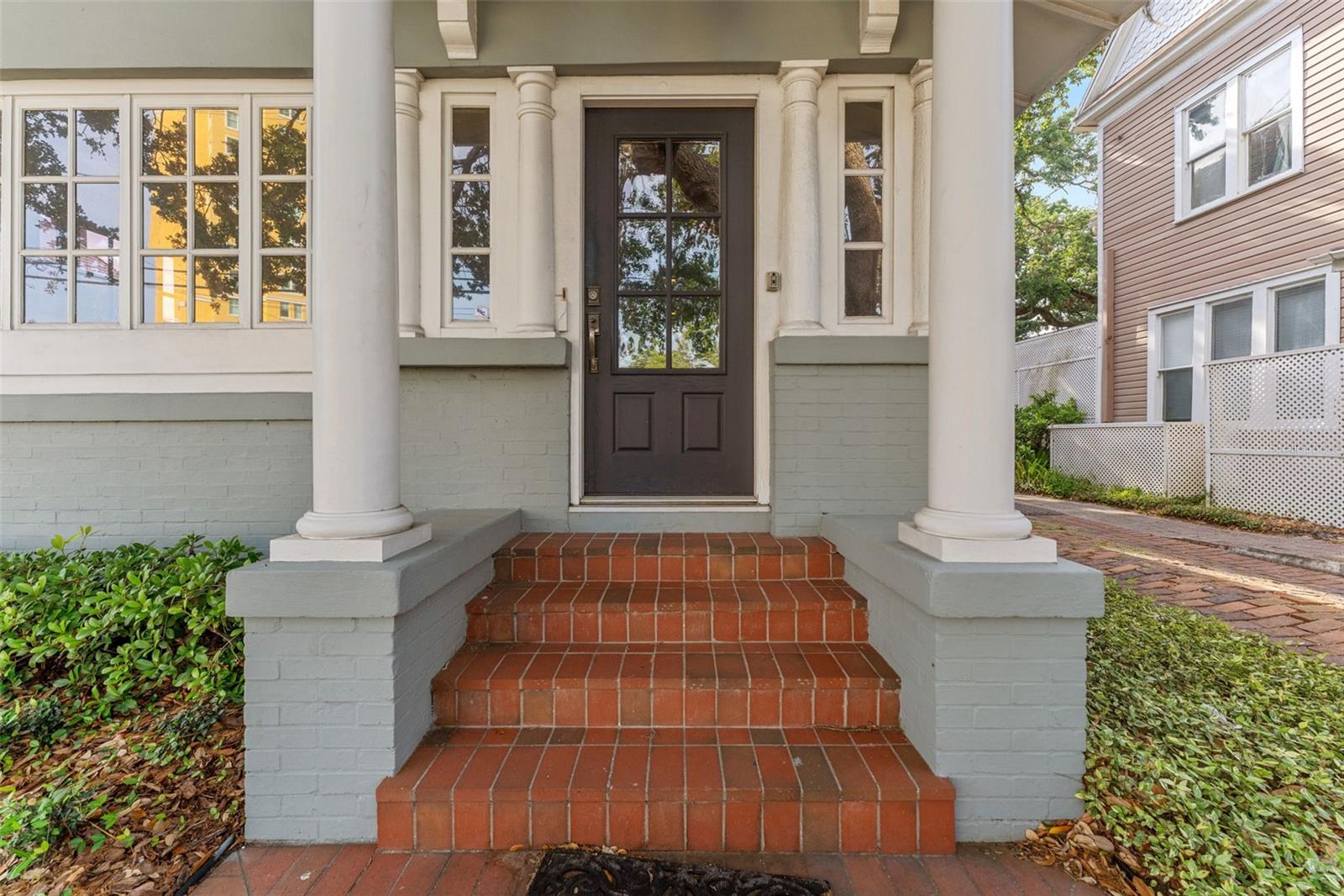 Listing photo id 2 for 337 Plant Avenue