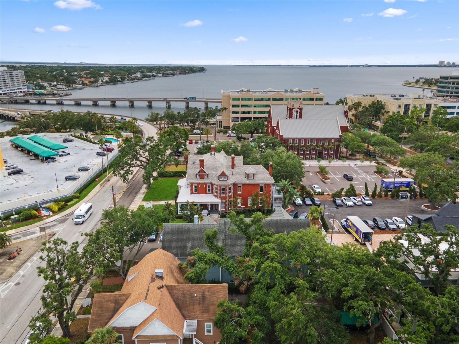 Listing photo id 40 for 337 Plant Avenue