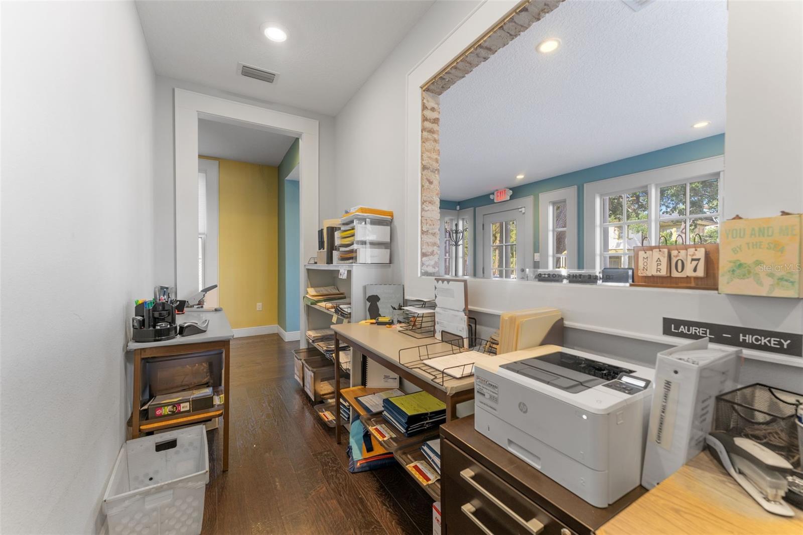 Listing photo id 3 for 337 Plant Avenue