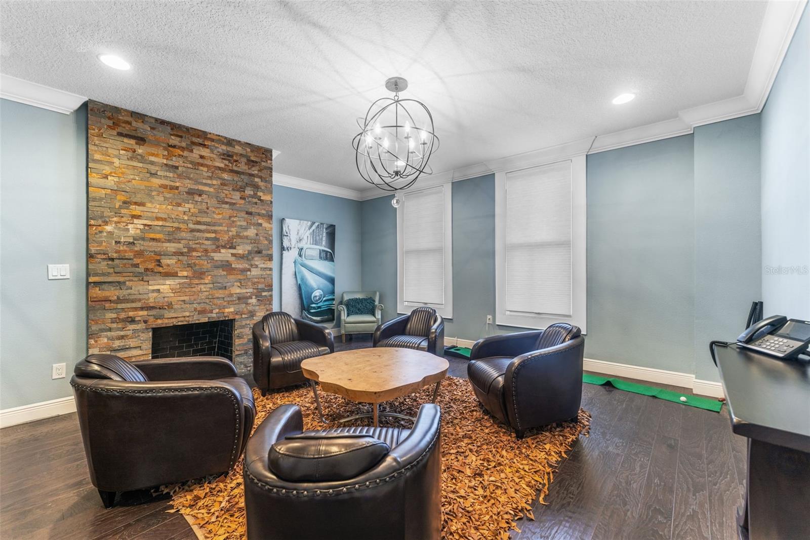 Listing photo id 6 for 337 Plant Avenue