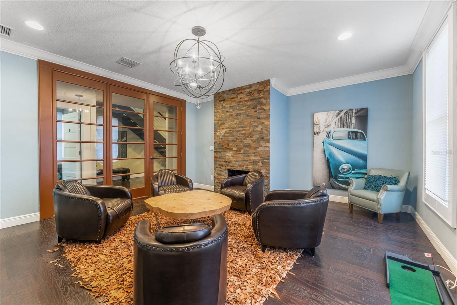 Listing photo id 7 for 337 Plant Avenue