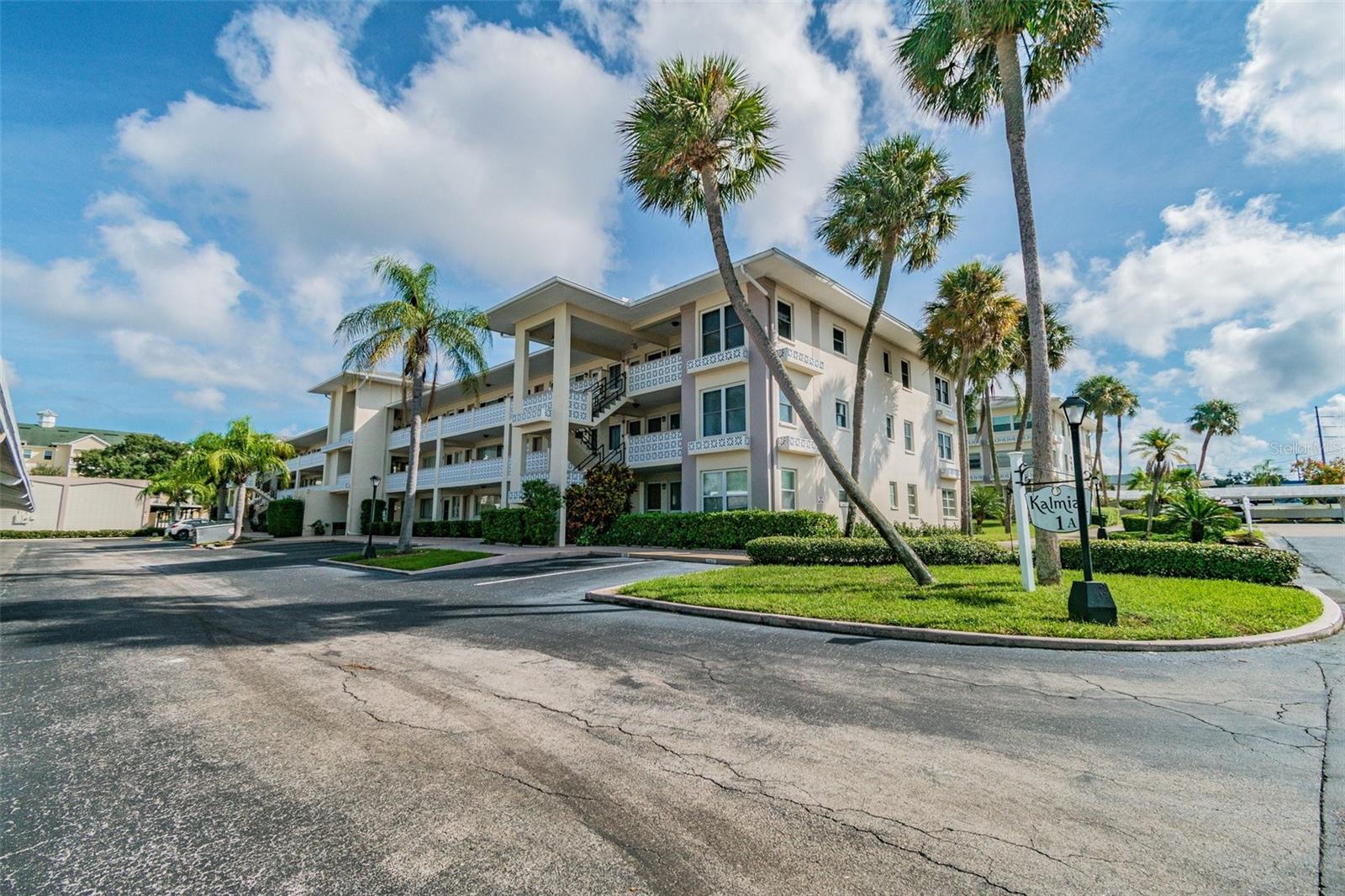 Image 4 of 41 For 1235 Highland Avenue 2-207