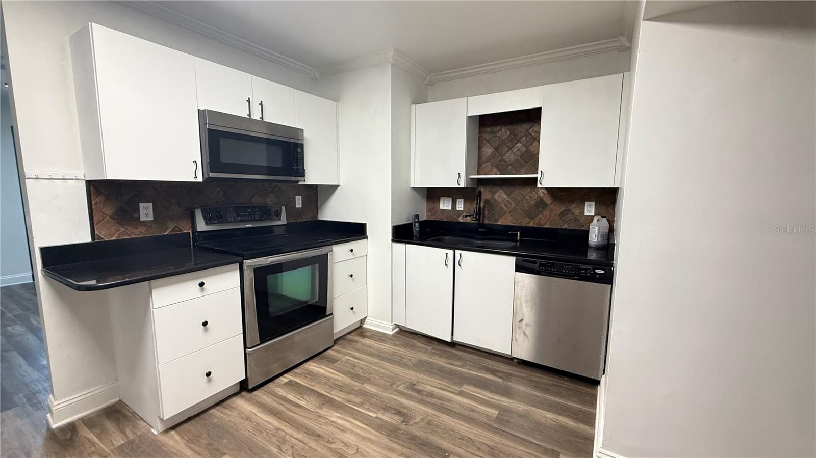 Image 10 of 22 For 7017 Baywood Drive