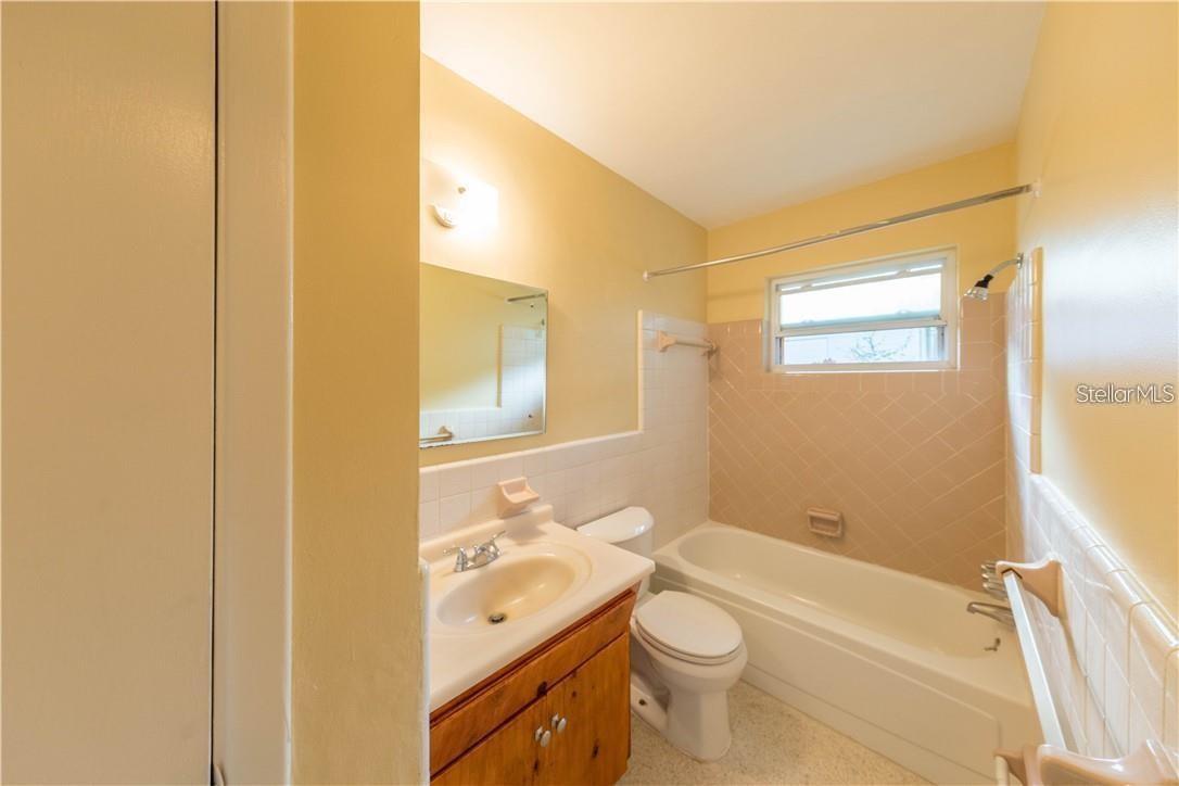 Image 7 of 9 For 10165 106th Terrace 1