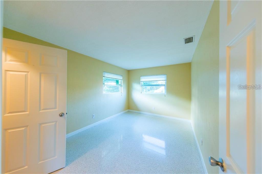 Image 8 of 9 For 10165 106th Terrace 1