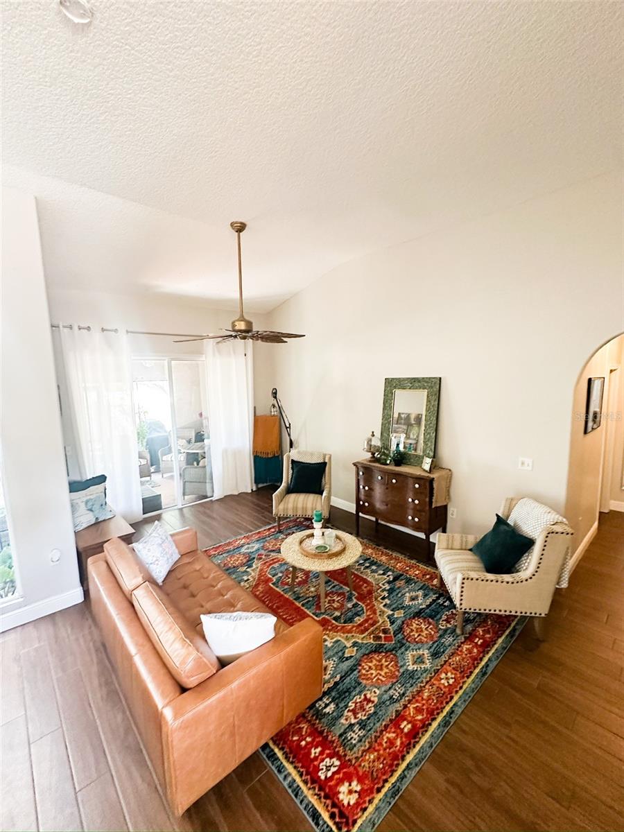 Image 10 of 21 For 923 Tuscanny Street