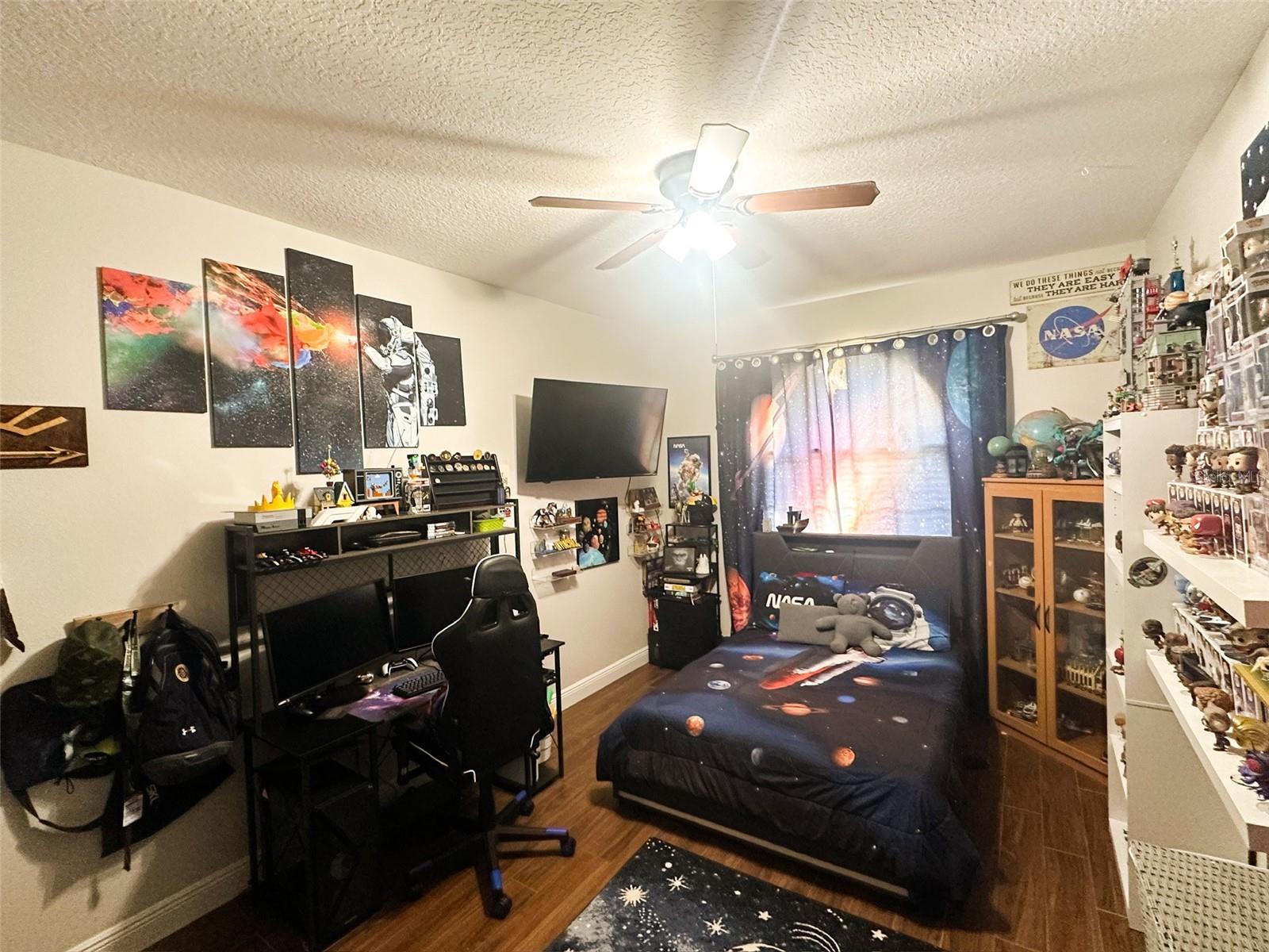 Image 16 of 21 For 923 Tuscanny Street