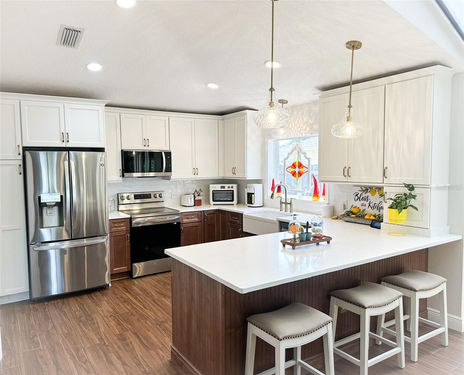 Image 3 of 21 For 923 Tuscanny Street