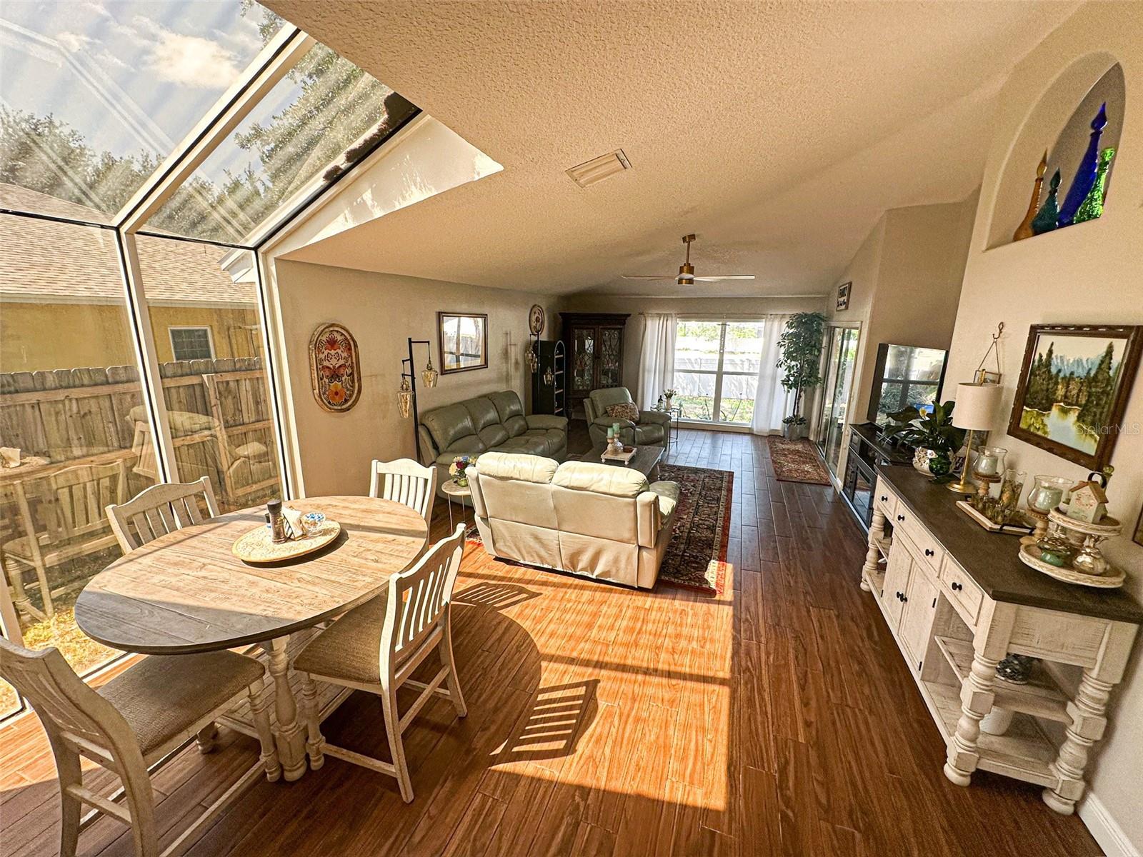 Image 7 of 21 For 923 Tuscanny Street