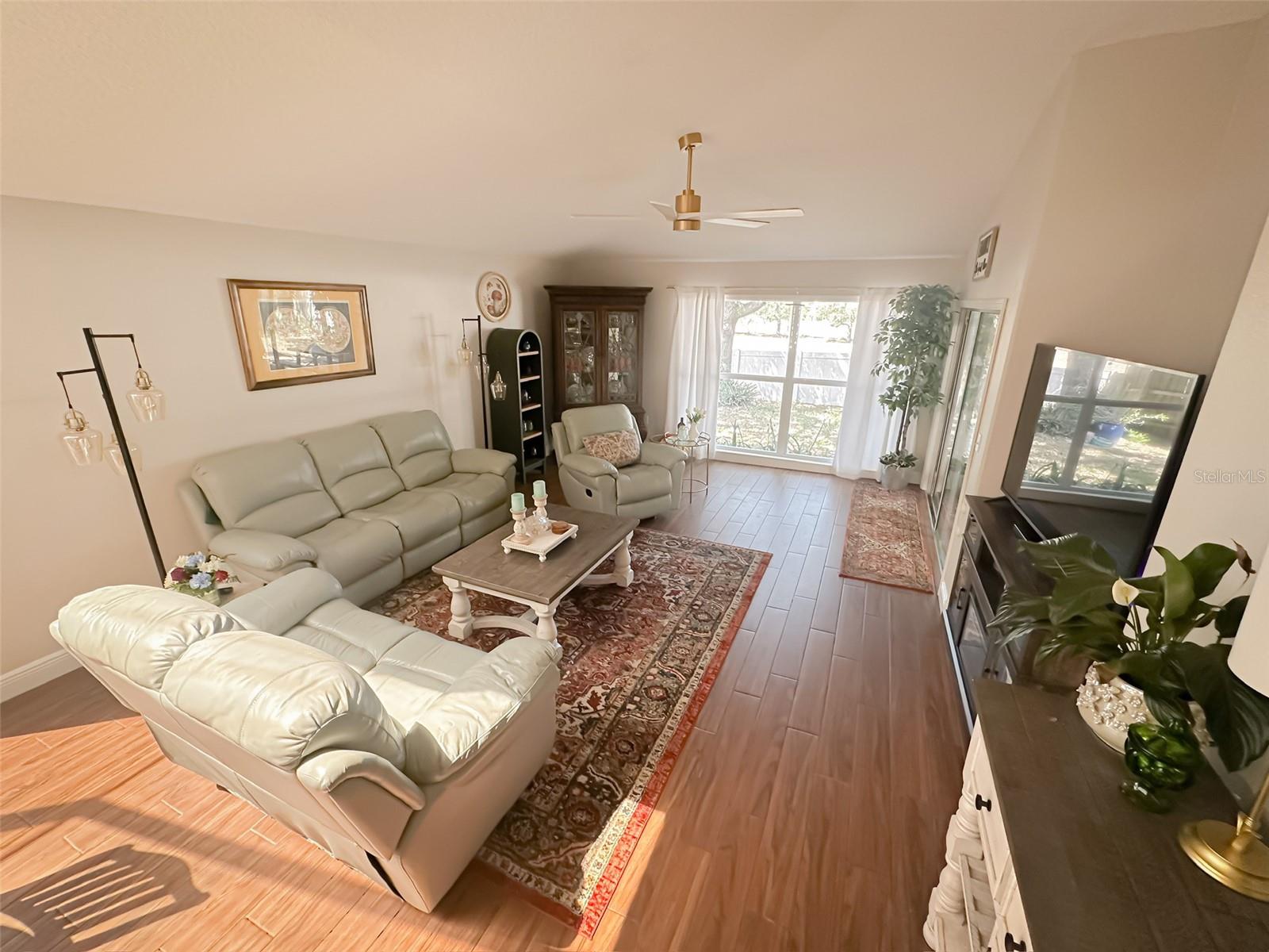 Image 8 of 21 For 923 Tuscanny Street