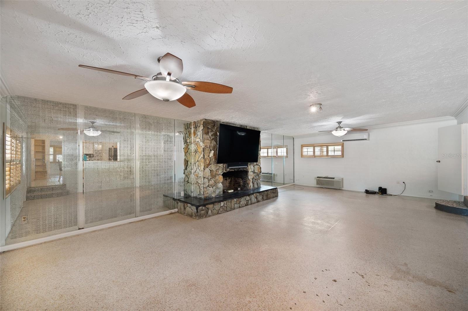 Image 20 of 62 For 936 Alcazar Way S