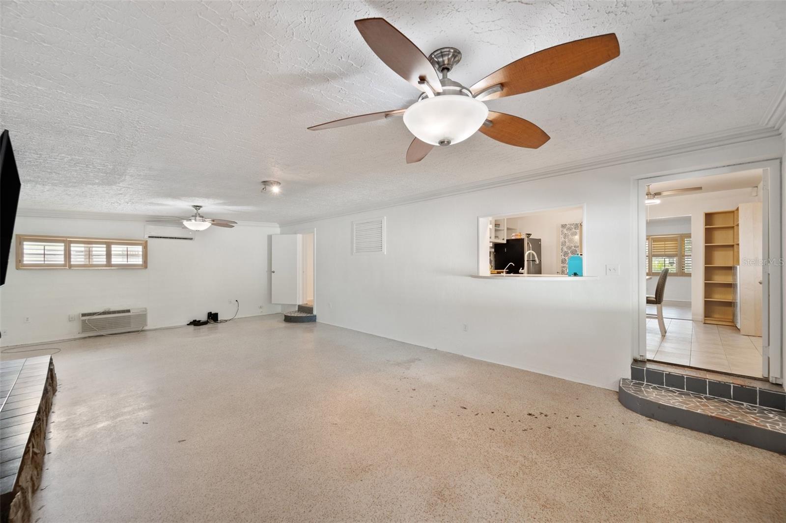 Image 21 of 62 For 936 Alcazar Way S