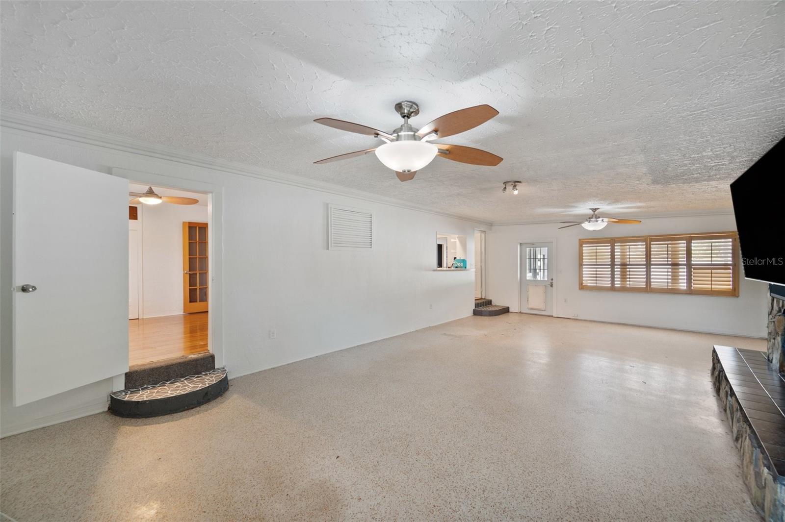 Image 22 of 62 For 936 Alcazar Way S