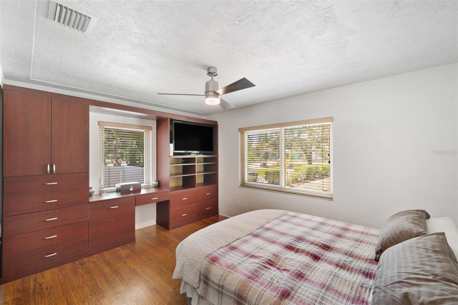Image 29 of 62 For 936 Alcazar Way S