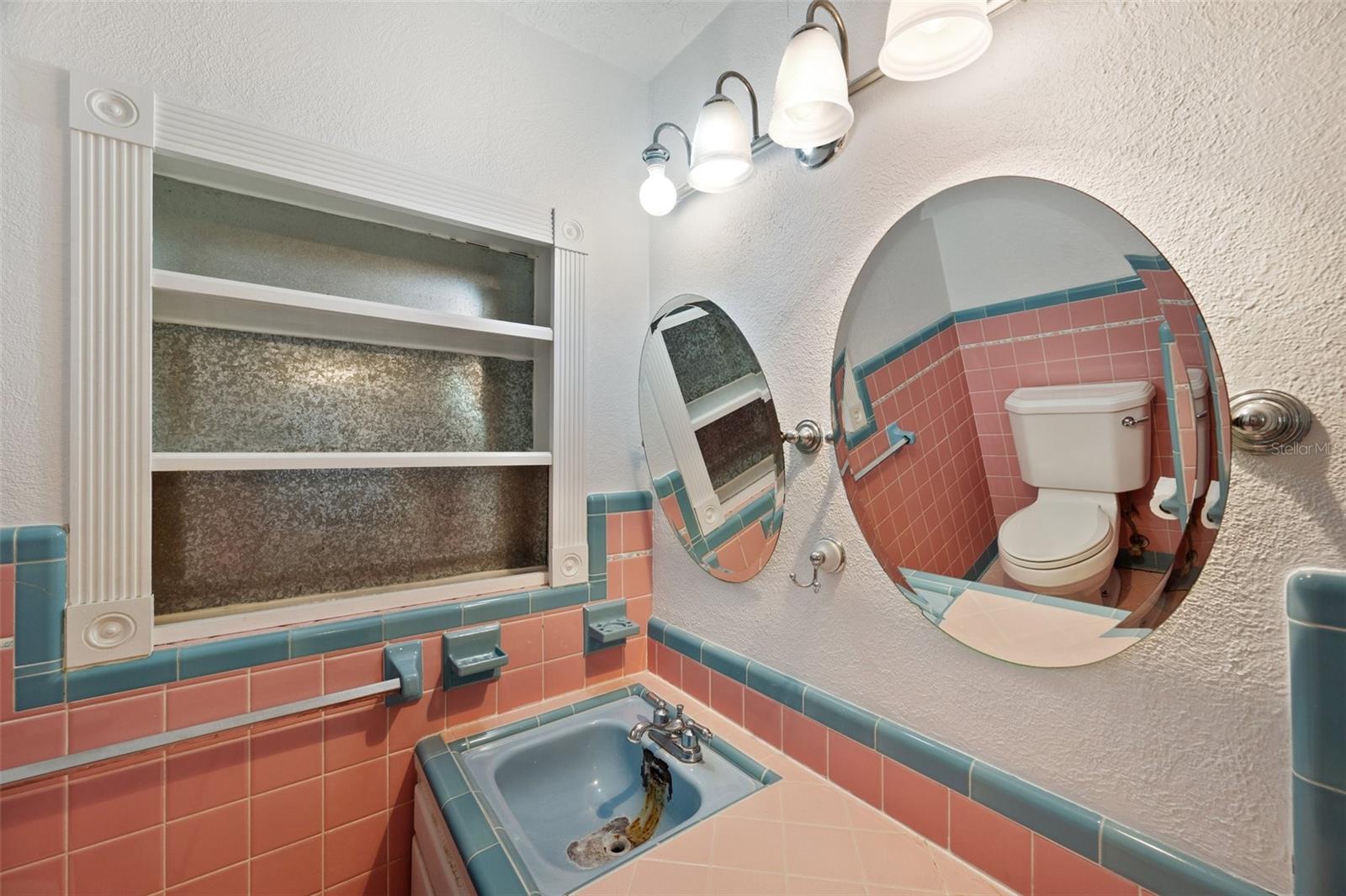 Image 31 of 62 For 936 Alcazar Way S