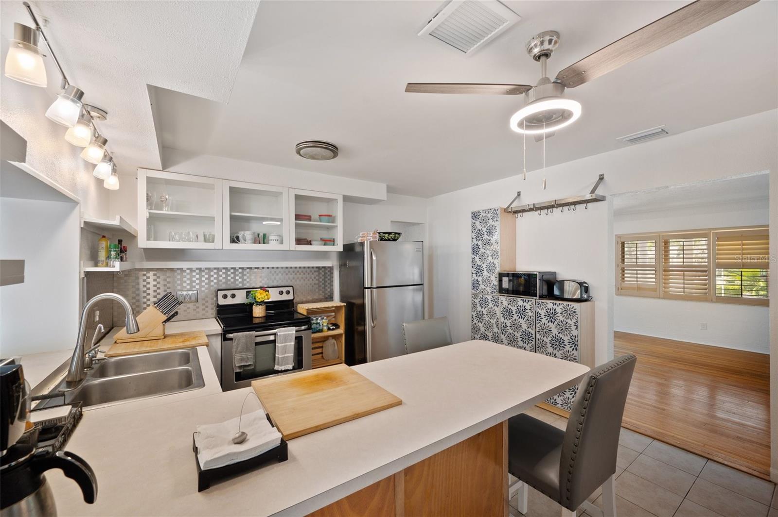 Image 32 of 62 For 936 Alcazar Way S