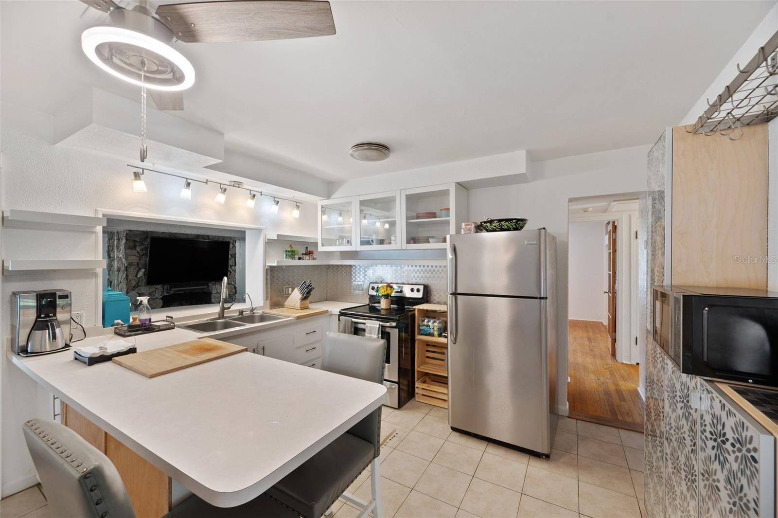 Image 33 of 62 For 936 Alcazar Way S