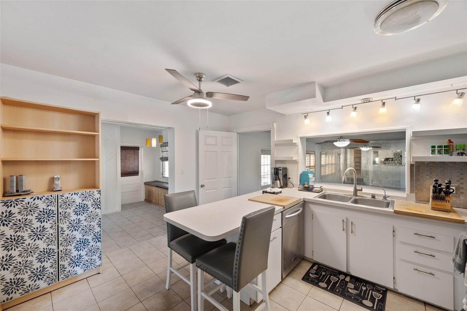 Image 34 of 62 For 936 Alcazar Way S