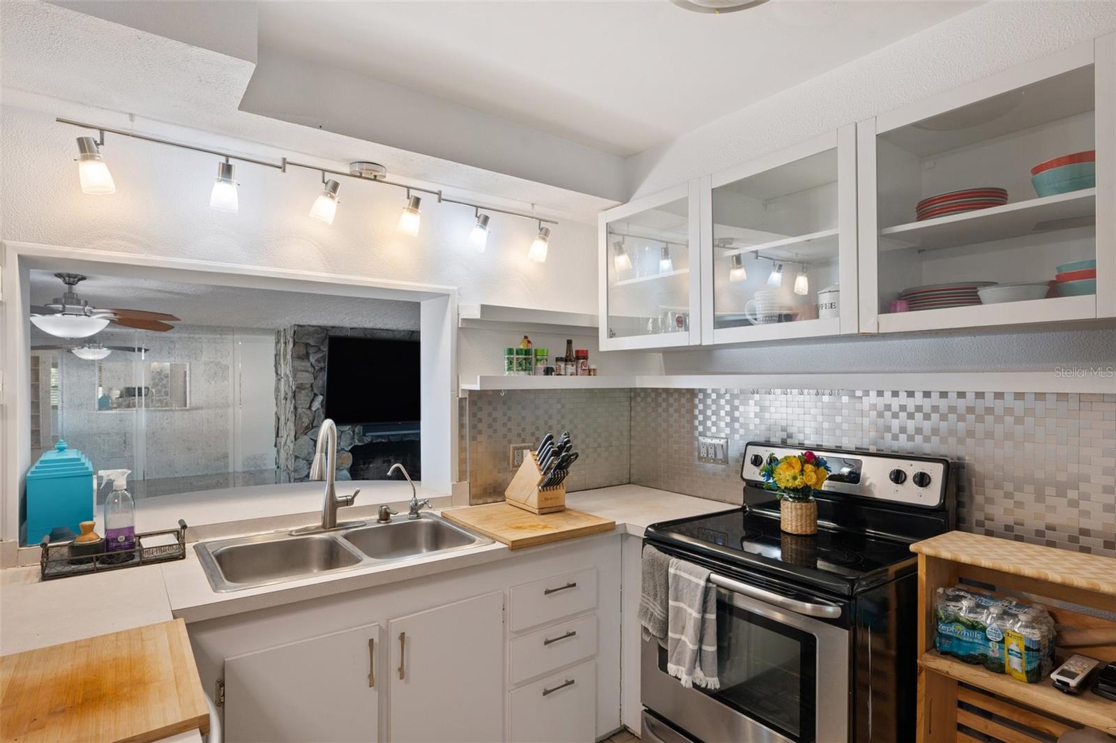 Image 36 of 62 For 936 Alcazar Way S