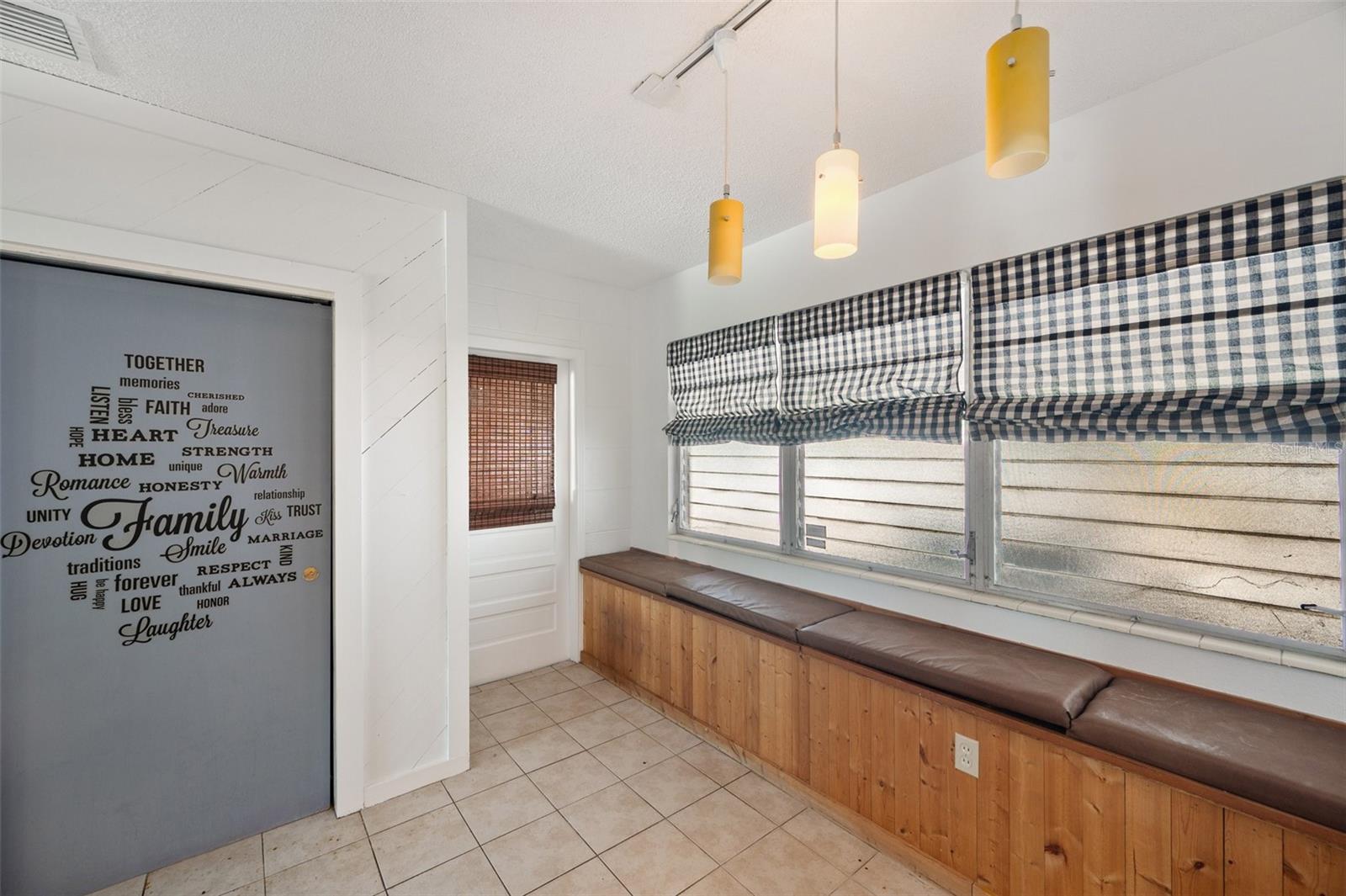 Image 40 of 62 For 936 Alcazar Way S