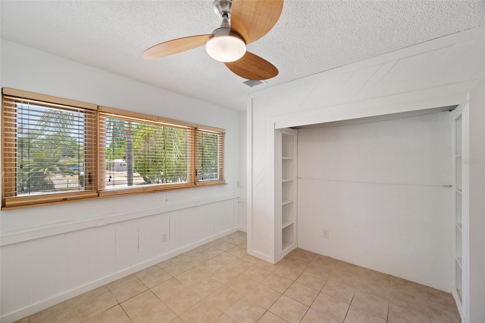 Image 41 of 62 For 936 Alcazar Way S