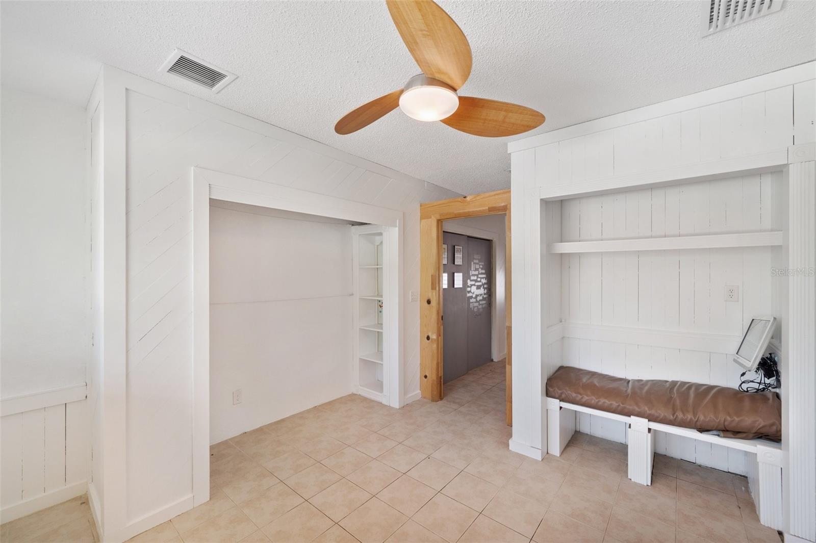Image 43 of 62 For 936 Alcazar Way S