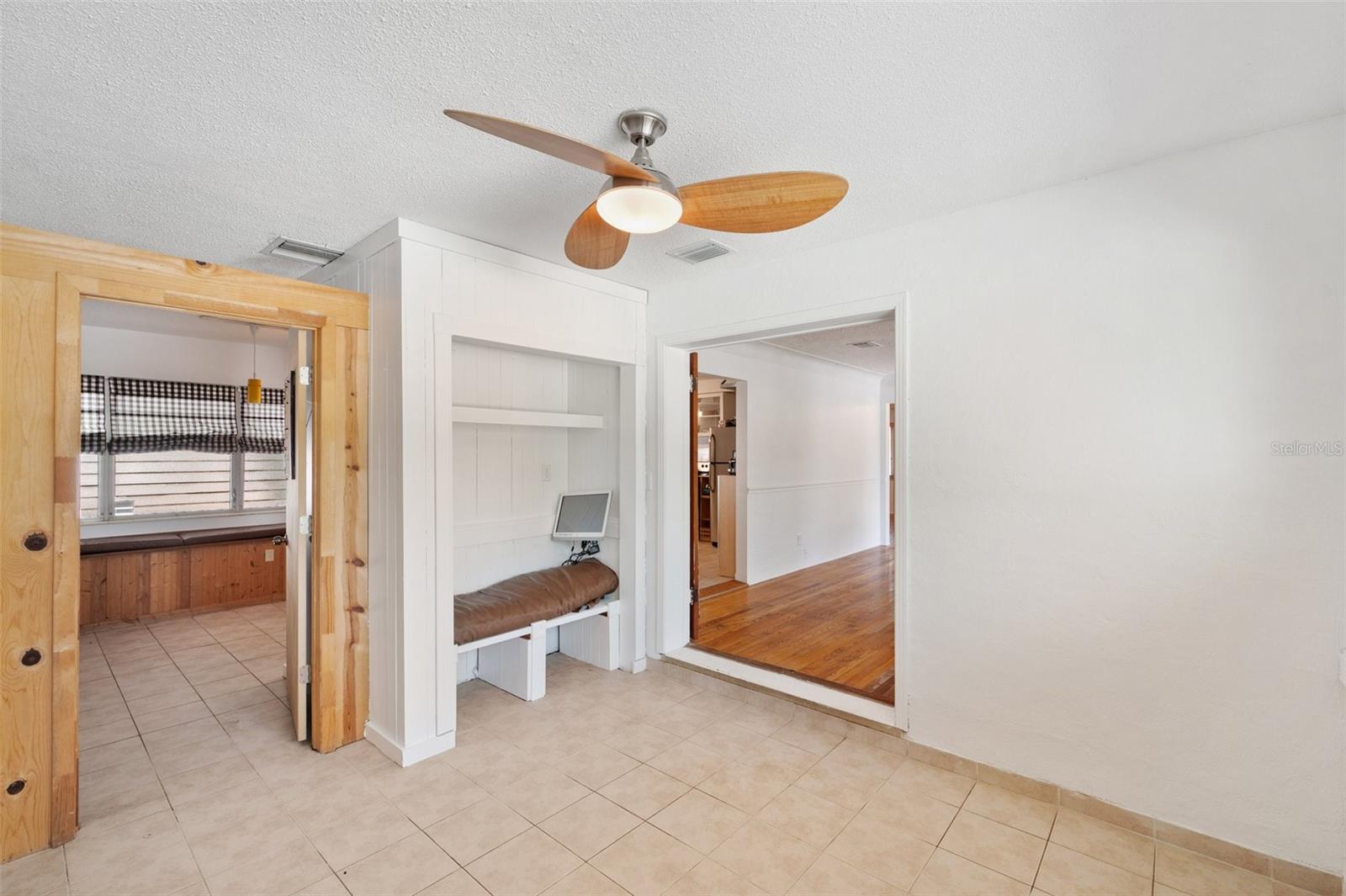 Image 44 of 62 For 936 Alcazar Way S