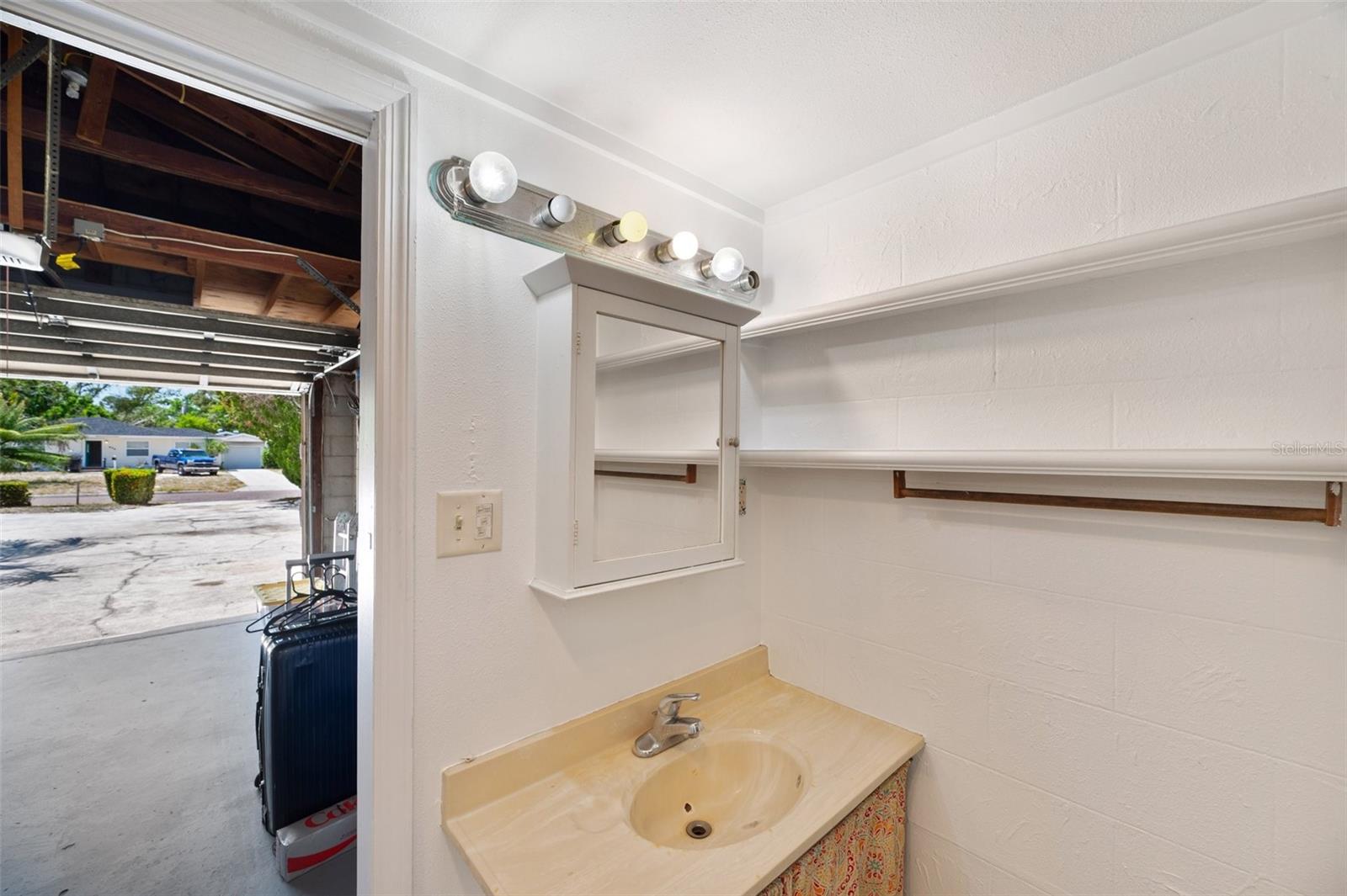 Image 52 of 62 For 936 Alcazar Way S