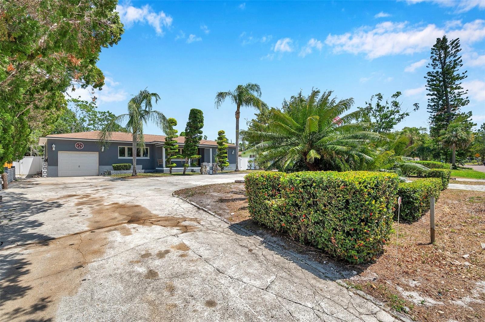Image 9 of 62 For 936 Alcazar Way S