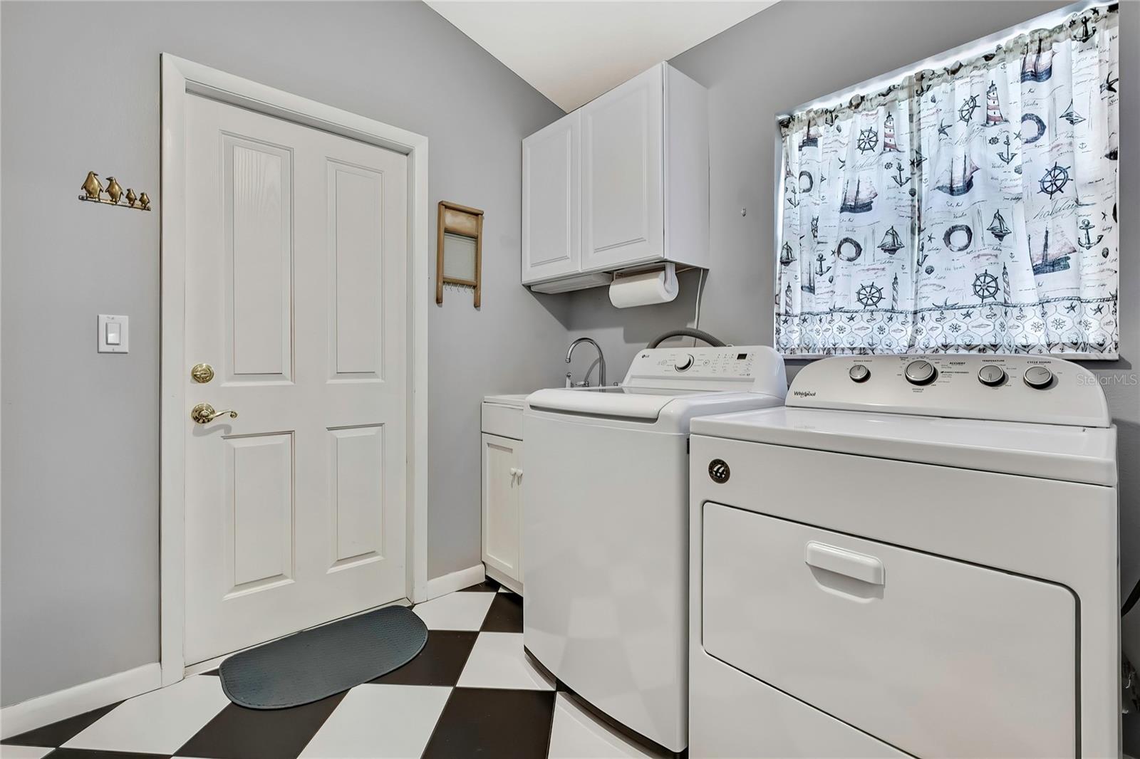Image 34 of 59 For 2499 Harley Street