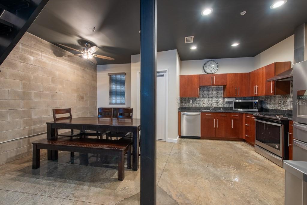 Image 15 of 57 For 5008 Macdill Avenue 10