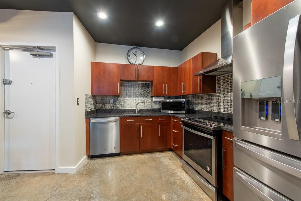 Image 16 of 57 For 5008 Macdill Avenue 10