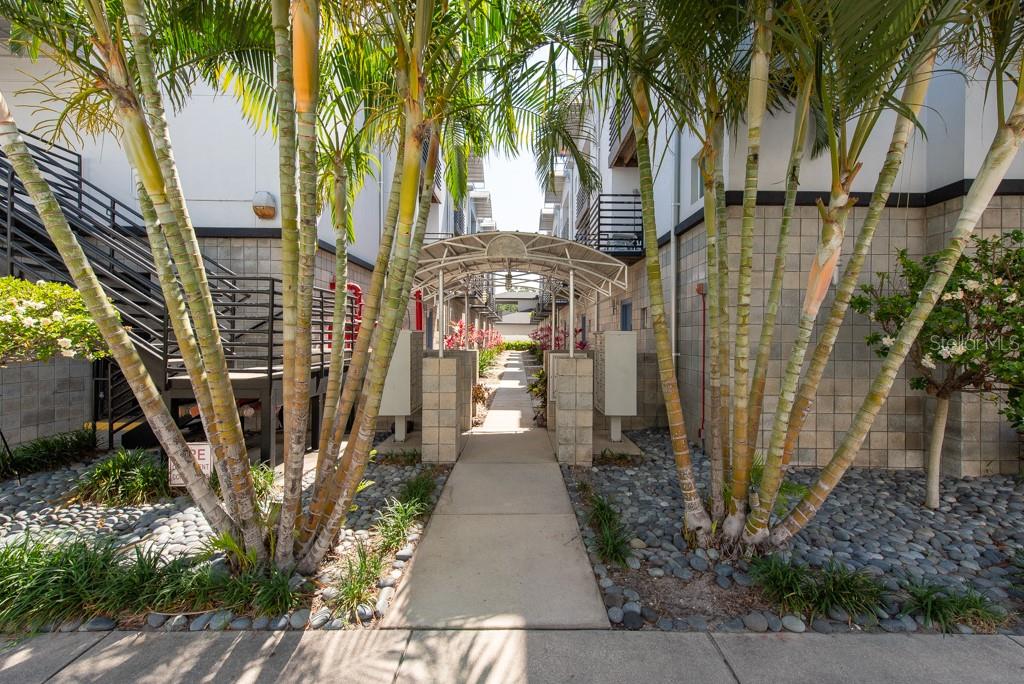 Image 4 of 57 For 5008 Macdill Avenue 10