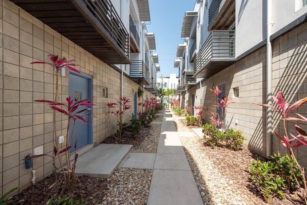 Image 6 of 57 For 5008 Macdill Avenue 10