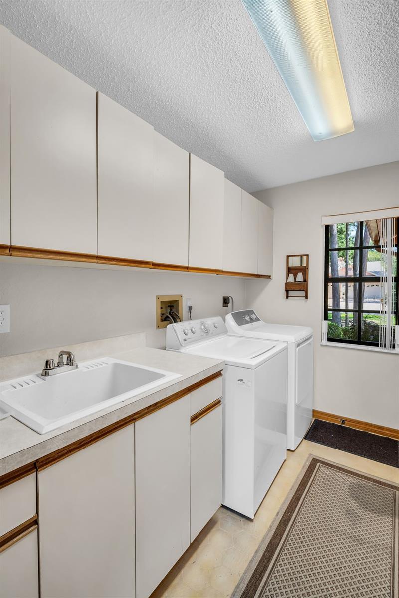 Image 37 of 62 For 10 Greenhaven Circle