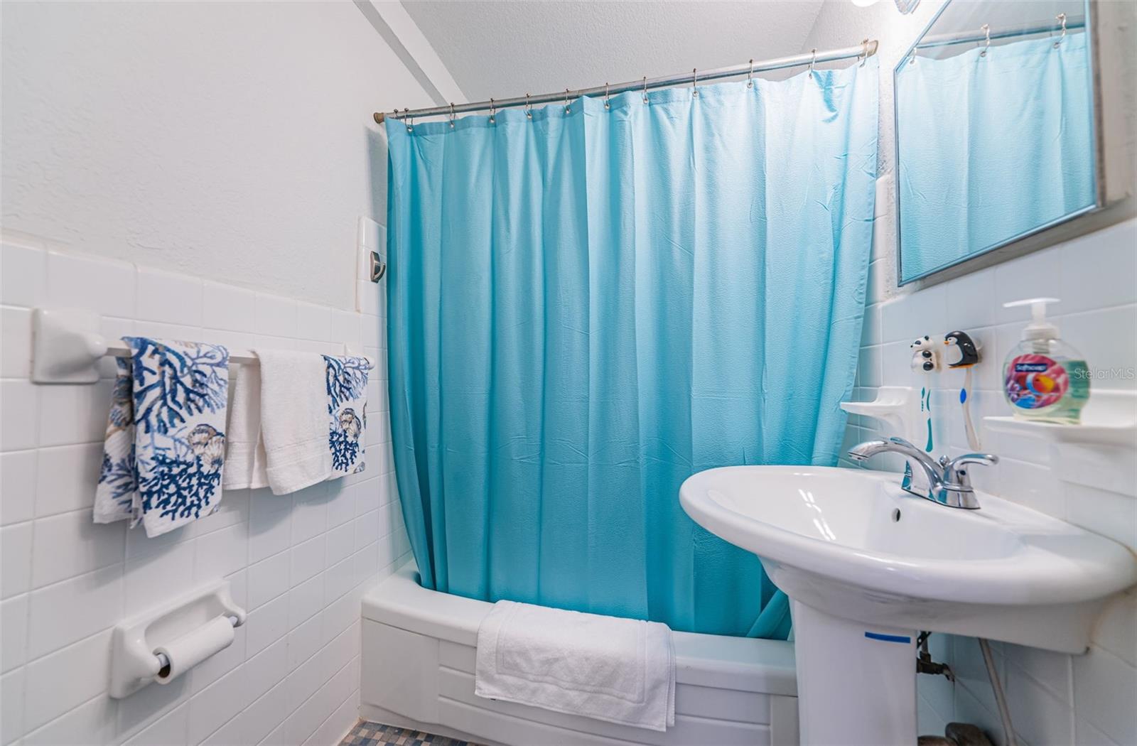 Image 21 of 47 For 3315 58th Avenue S 509