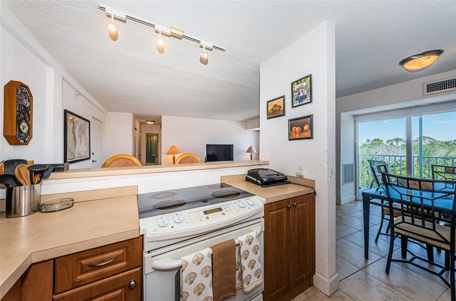 Image 6 of 47 For 3315 58th Avenue S 509