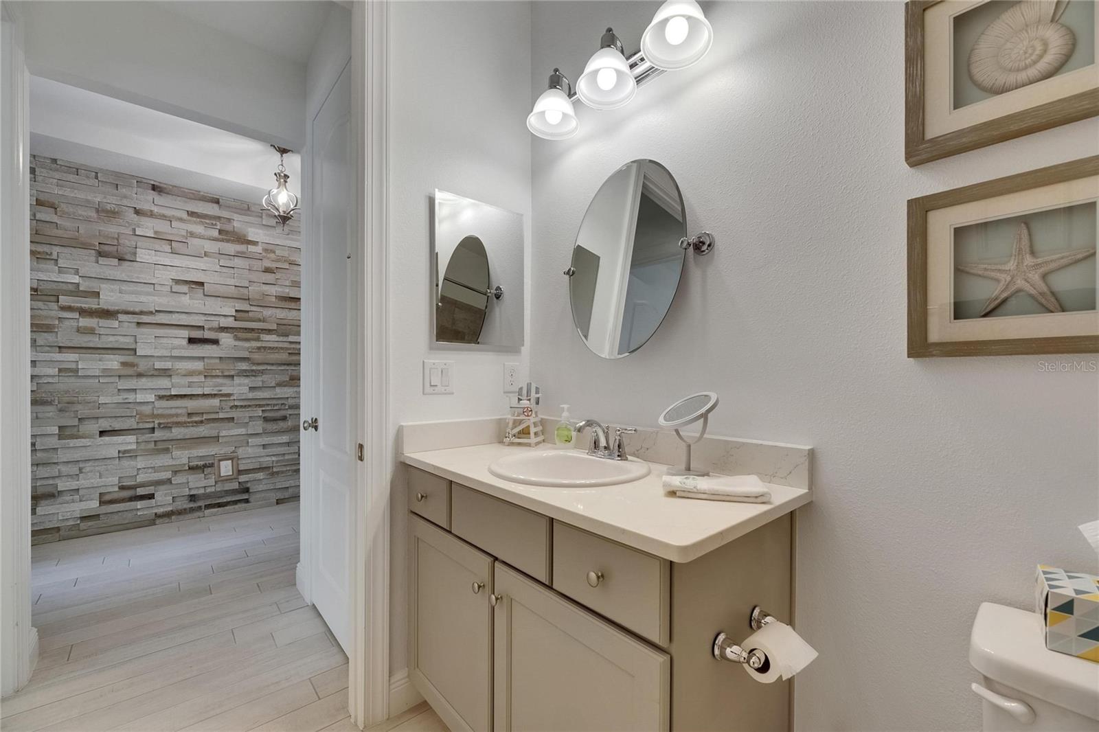 Image 16 of 100 For 5814 Silver Sun Drive