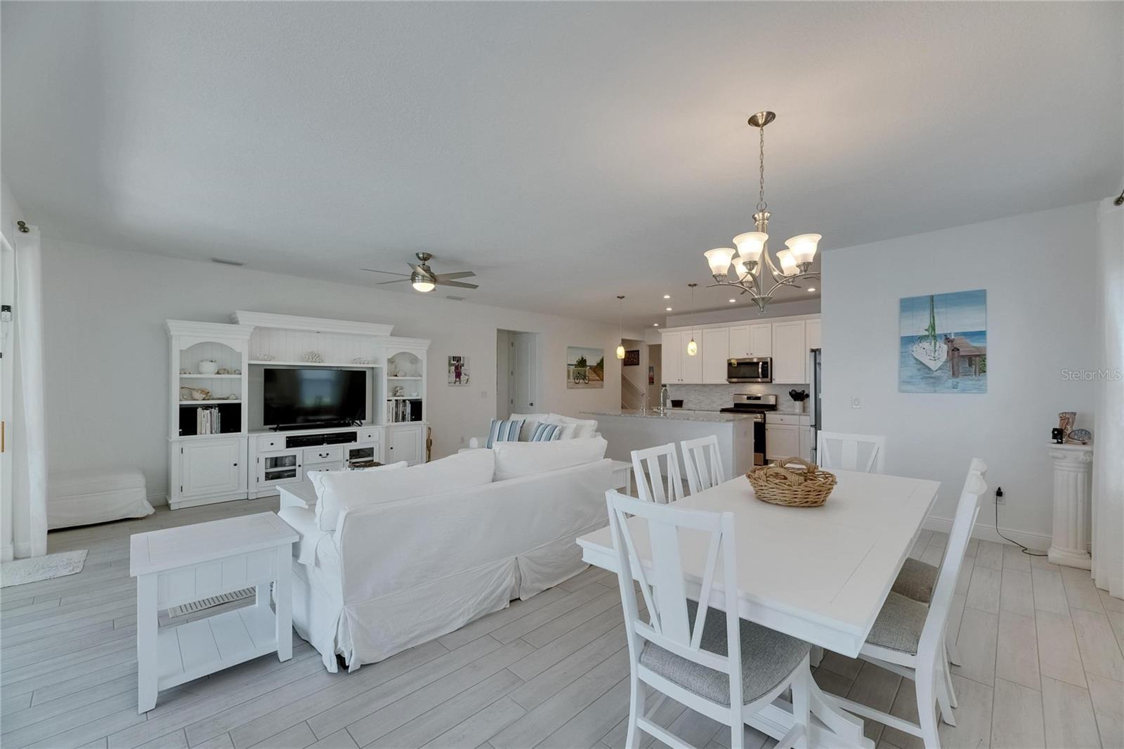 Image 32 of 100 For 5814 Silver Sun Drive