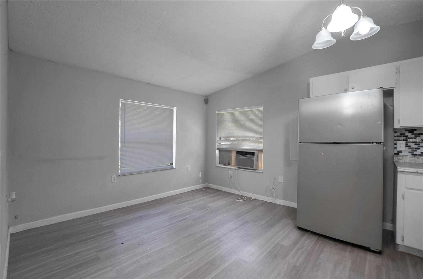 Image 11 of 27 For 7211 & 0 Sunnyside Drive